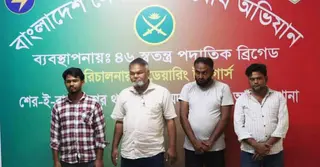 সেনা অভিযানে মোহাম্মদপুর থেকে শীর্ষ সন্ত্রাসী এক্সেল বাবুসহ গ্রেপ্তার ৪